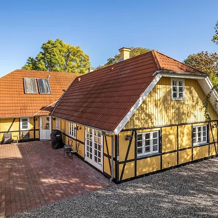 6 Bedroom Cozy In Casa vacanze