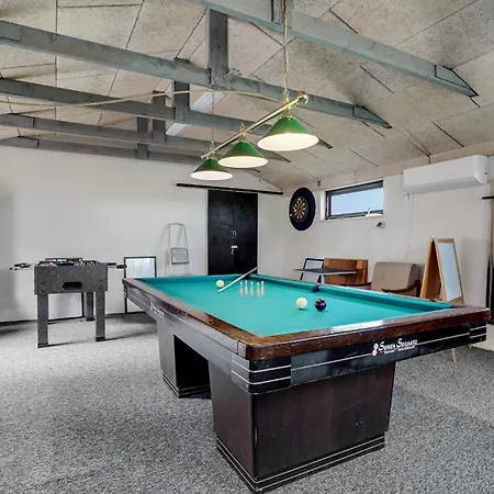 6 Bedroom Cozy In *